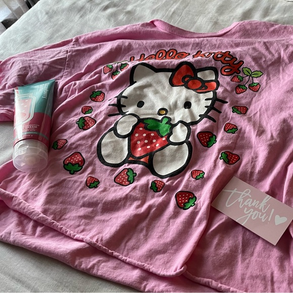 Women’s large cropped strawberry hello kitty tee + BATHANDBODYWORKS !! - Picture 1 of 5